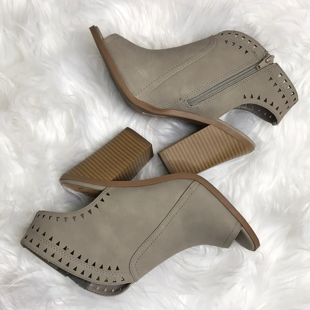 𝑾𝒆𝒅𝒈𝒆 𝑩𝒐𝒐𝒕𝒔 - Picture 2 of 3